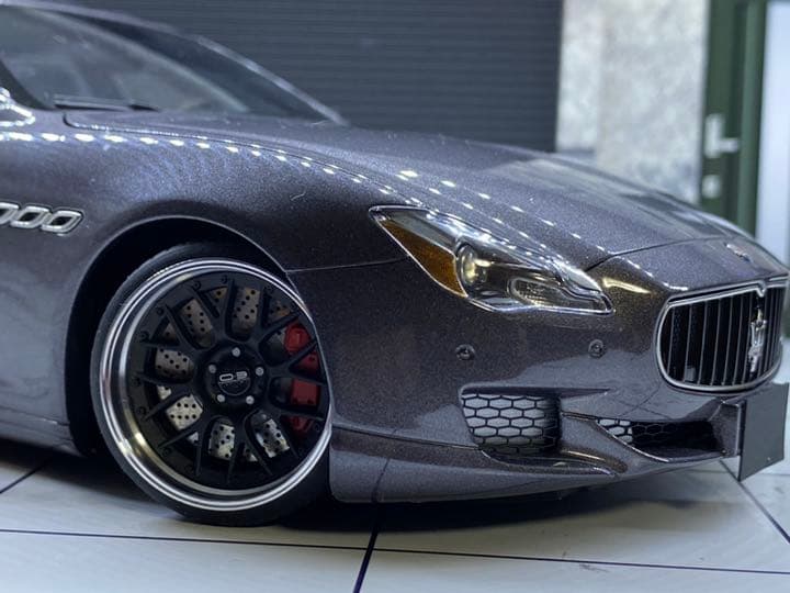 1/18 オートアート マセラティ クワトロポルテ GT S グレー　カスタム
