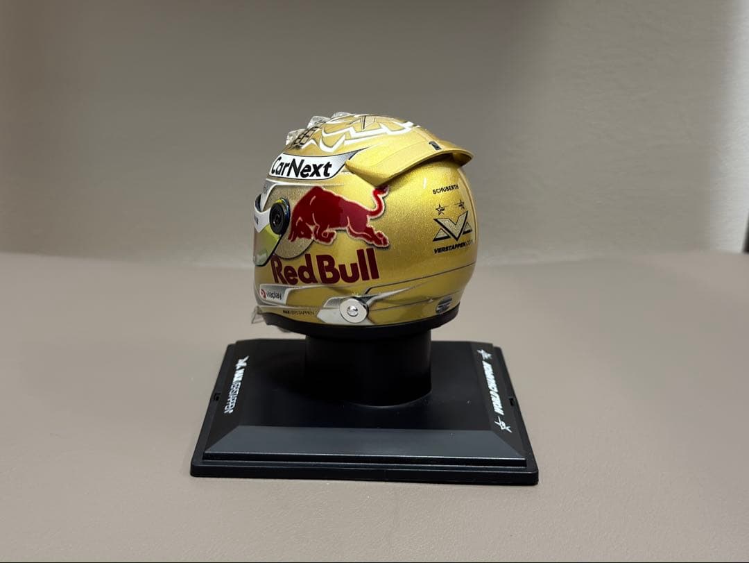 マックスフェルスタッペン　2022 ワールドチャンピオン　ヘルメット　1/4