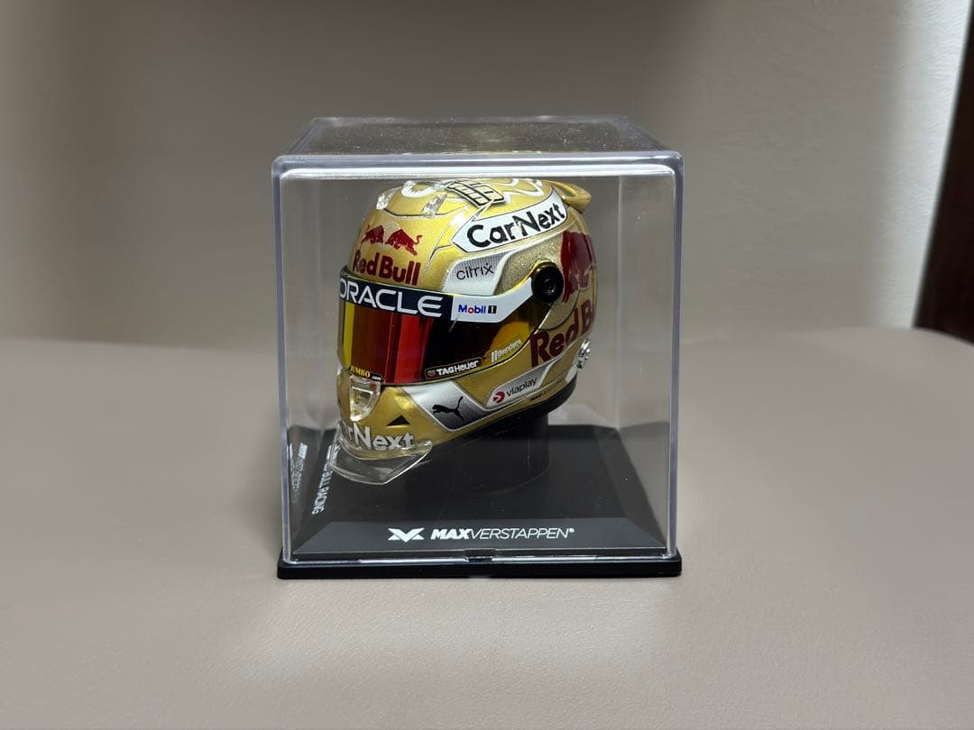 マックスフェルスタッペン　2022 ワールドチャンピオン　ヘルメット　1/4