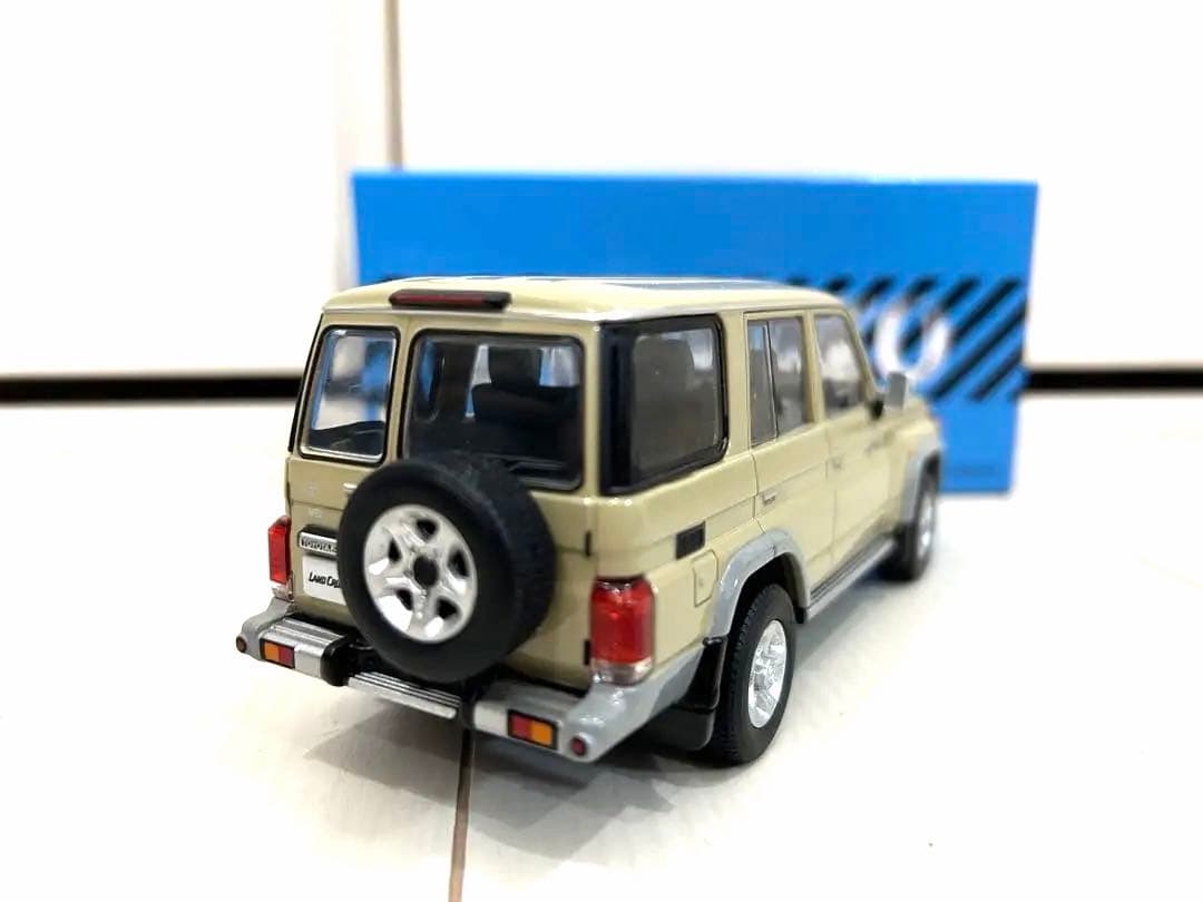 超希少 トヨタ ランドクルーザー 70 1/30 カラーサンプル ベージュ