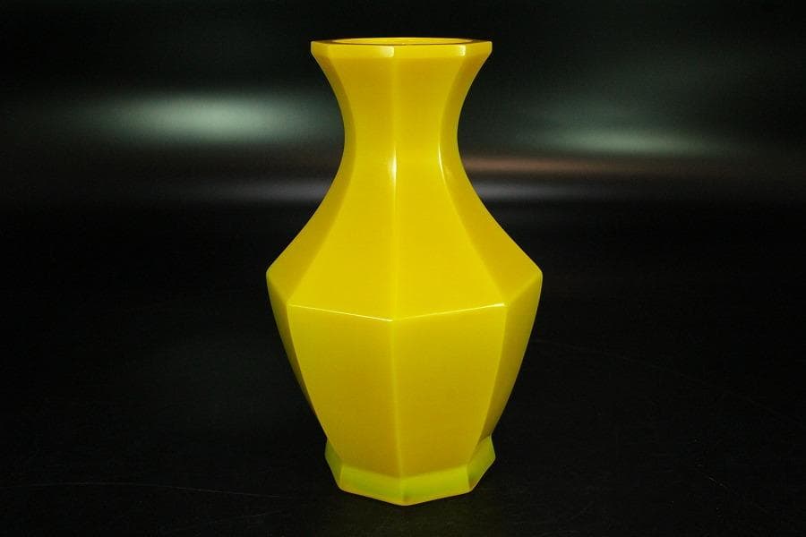 中国美術 乾隆硝子 黄色 八方 瓶 刻 乾隆年製 茶道具伝来(K-A211)