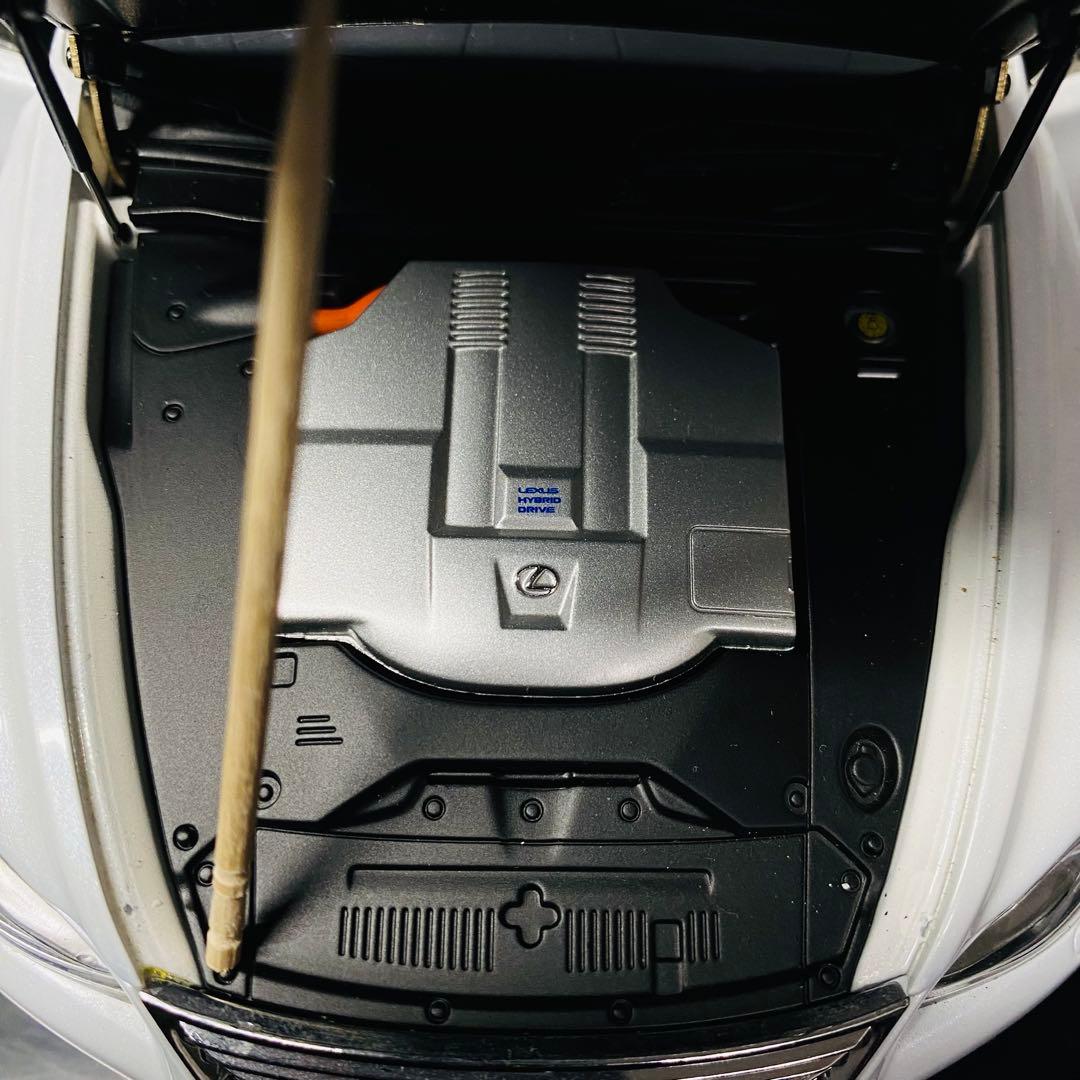 AUTOart 1/18 レクサス LS600hL 2013 ホワイトパール