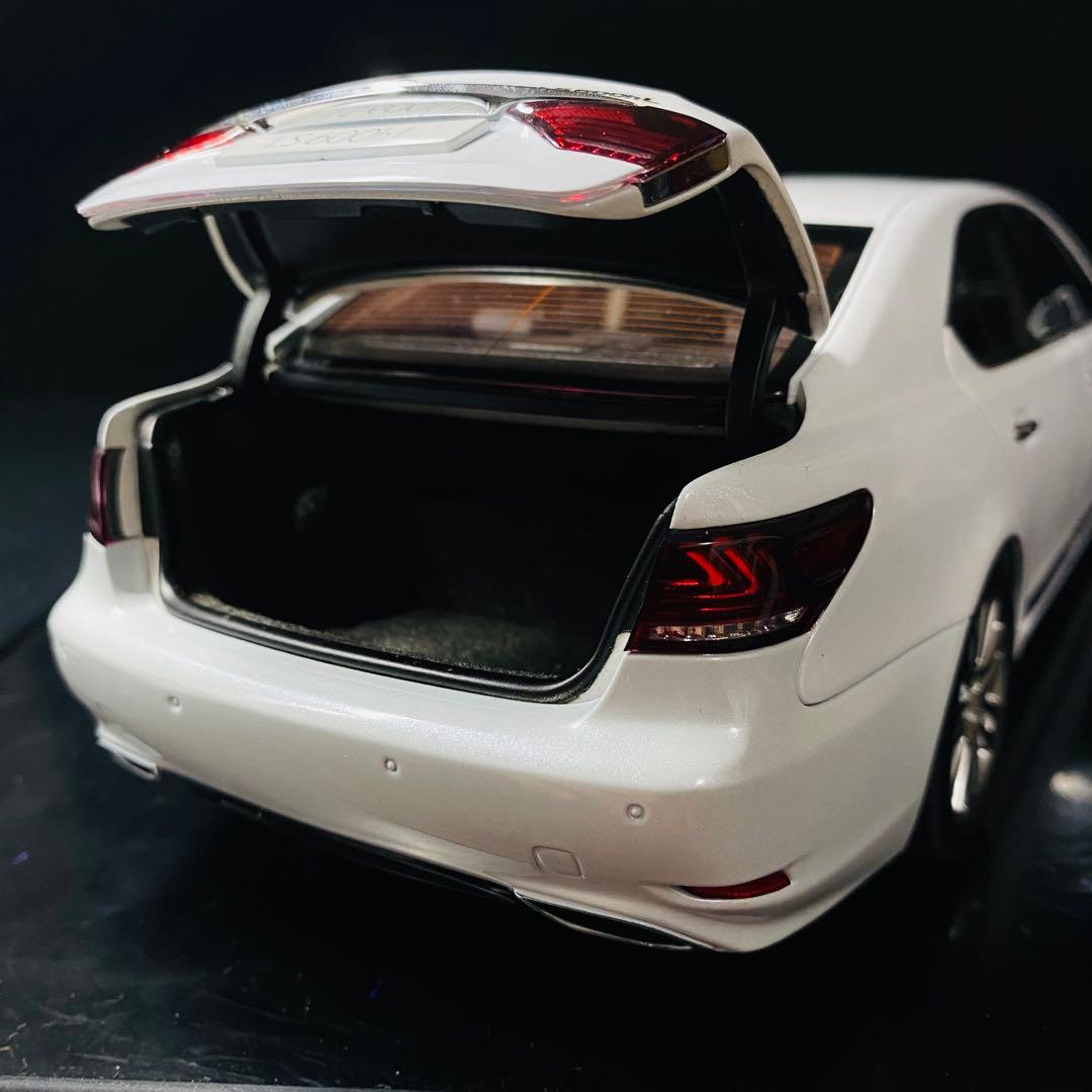 AUTOart 1/18 レクサス LS600hL 2013 ホワイトパール