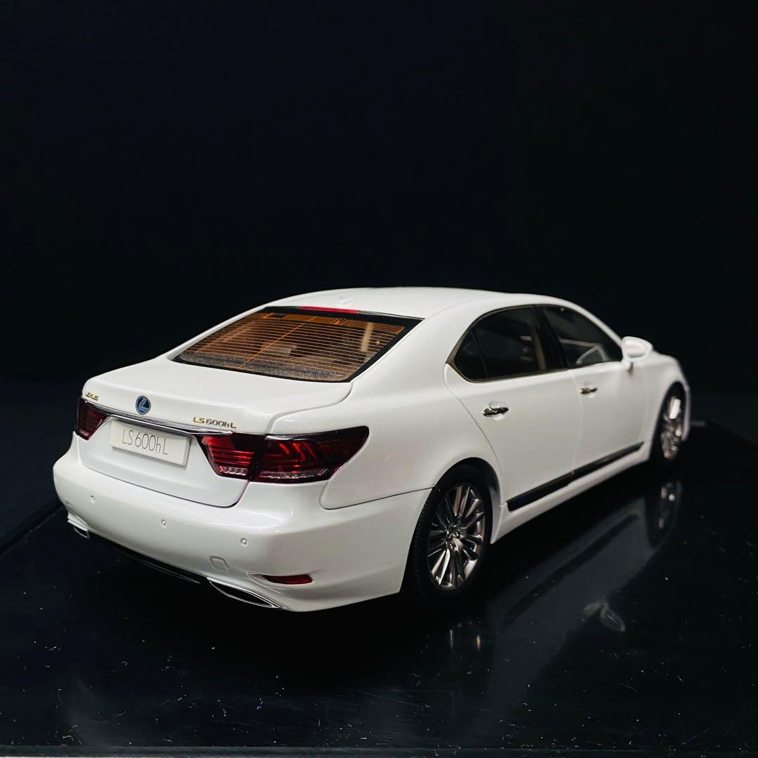AUTOart 1/18 レクサス LS600hL 2013 ホワイトパール