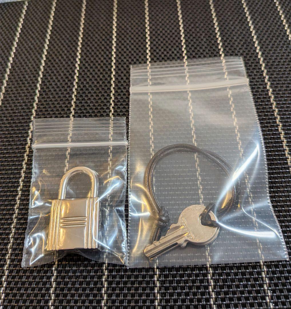 【未使用品】HERMES 南京錠 鍵2本付き　（鍵番号111）