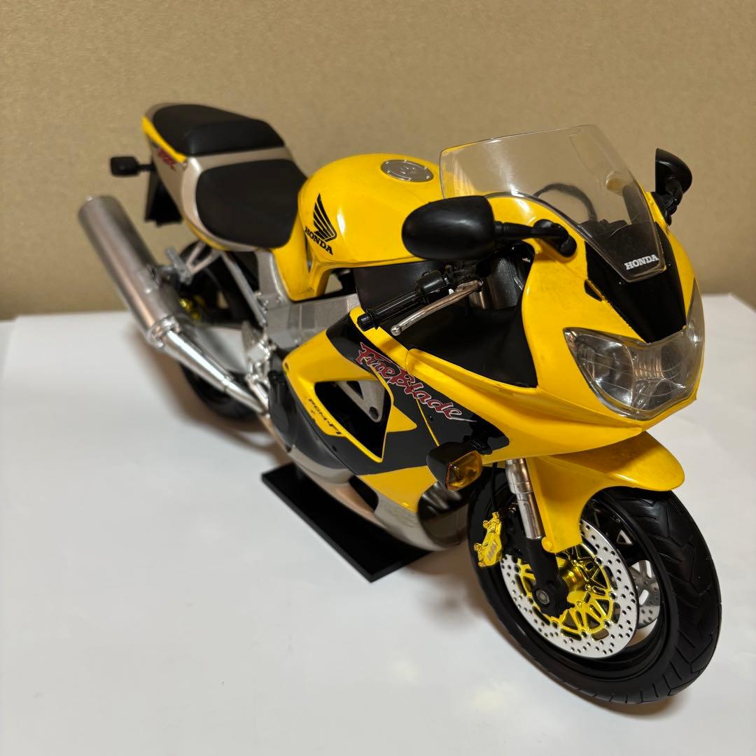 ホンダCBR1000 RR 1/6プラモデル