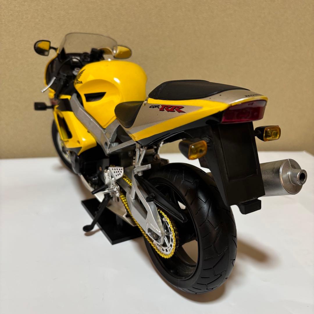 ホンダCBR1000 RR 1/6プラモデル