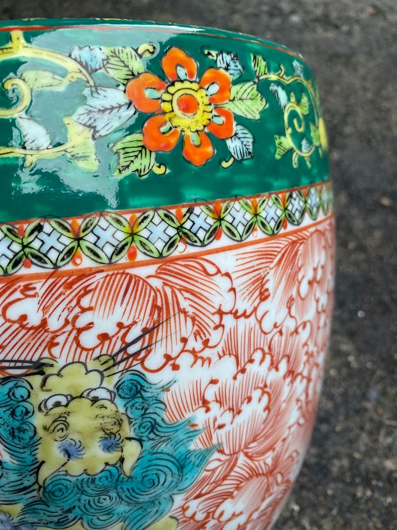 獅子の絵柄 陶器 植木鉢カバー