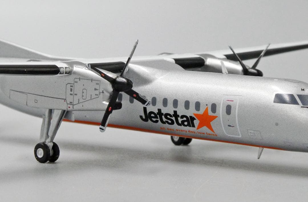ジェットスター Dash8-Q300 VH-TQM 1/200