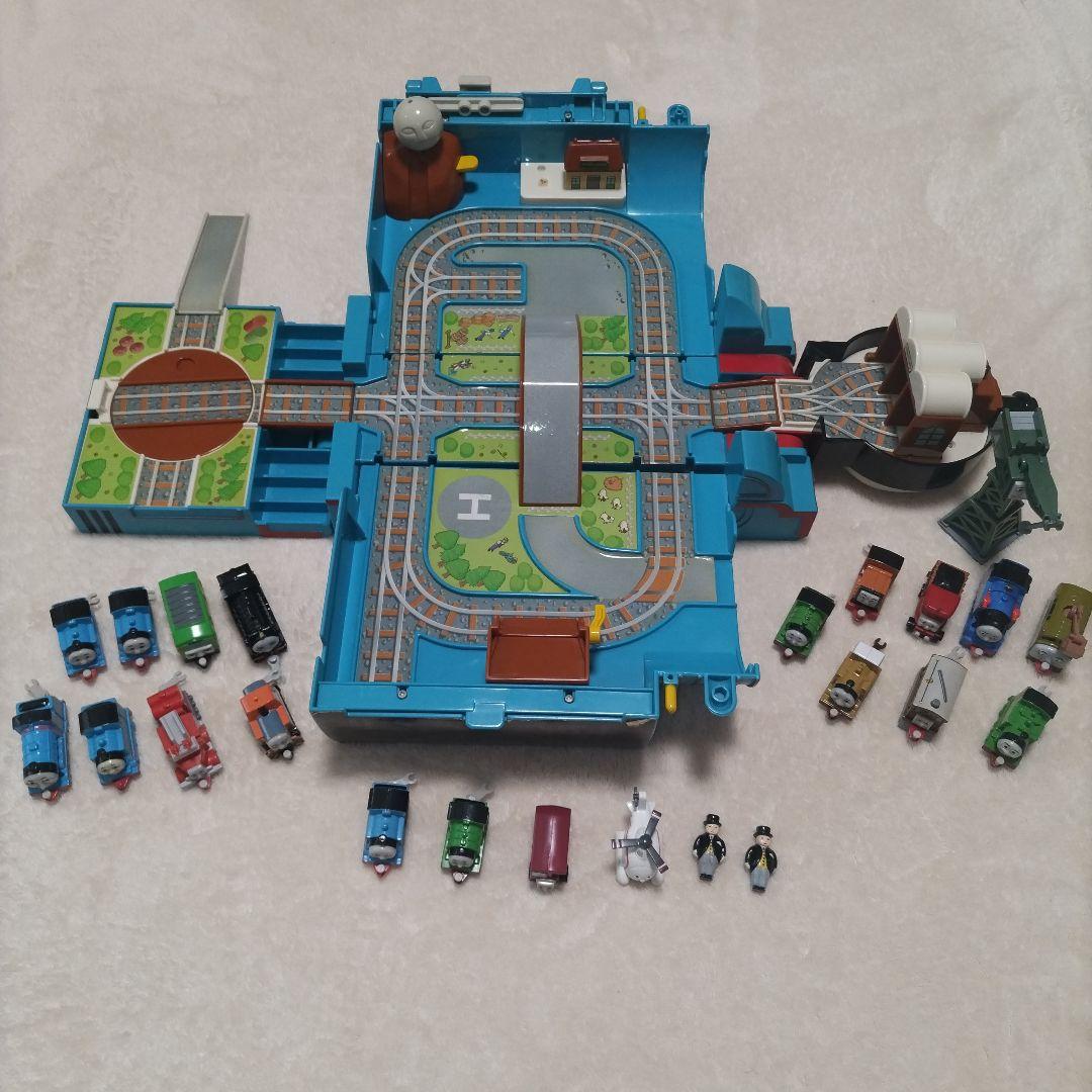 希少　トーマス　 ポケットファンタジーステーション　パッと出るタウン