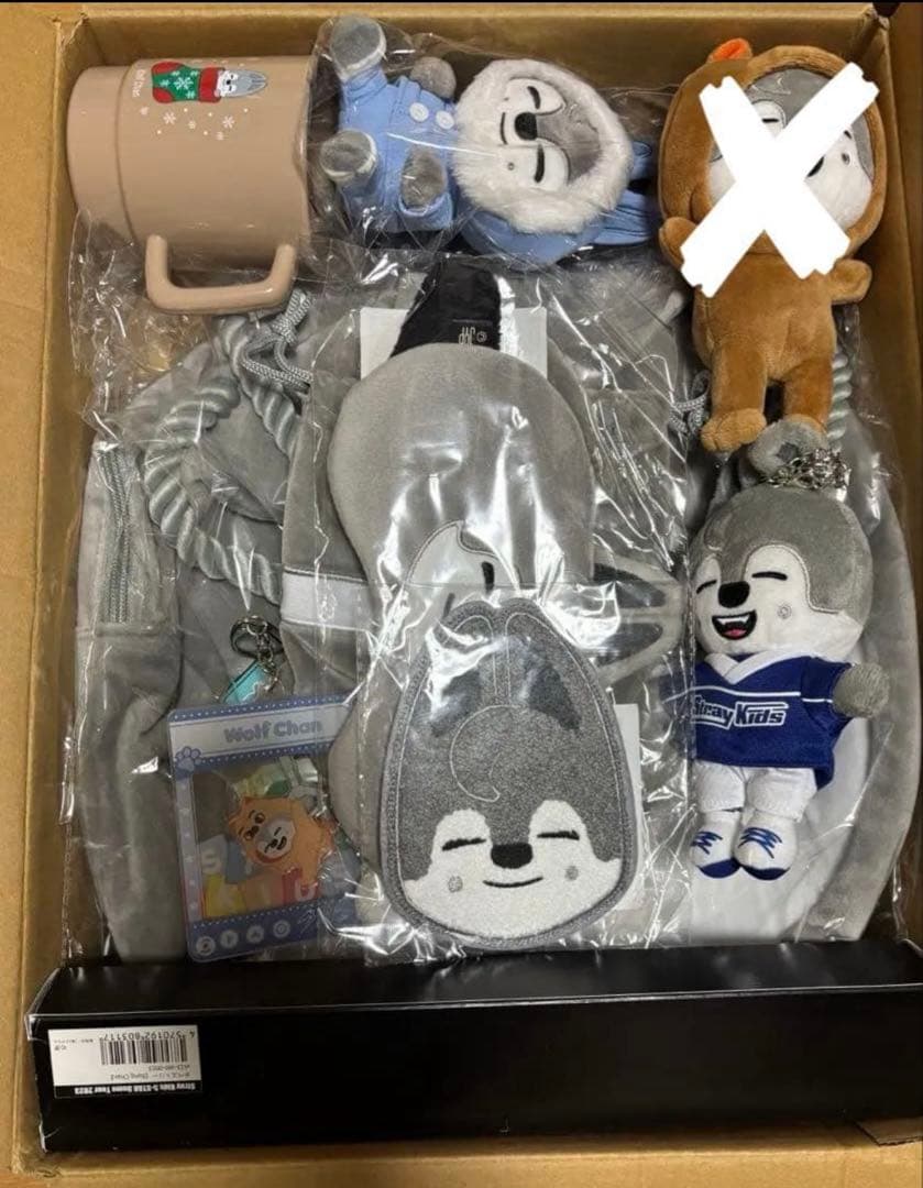 バンチャン ウルフチャン パーカー アイマスク トートバッグ うちわ ぬい