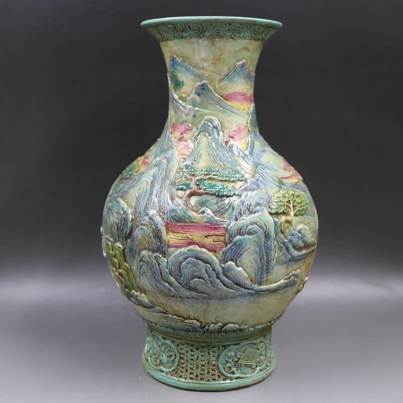 清乾隆粉彩浮彫刻山水魚尾瓶 景徳鎮 陶磁器 装飾品 工芸品美術品 置物