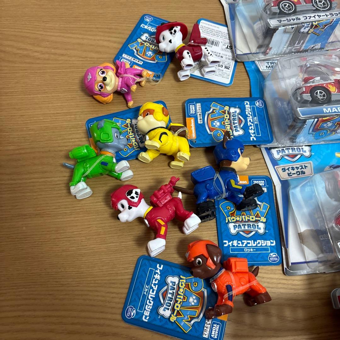 PAW Patrol フィギュアとミニカーセット