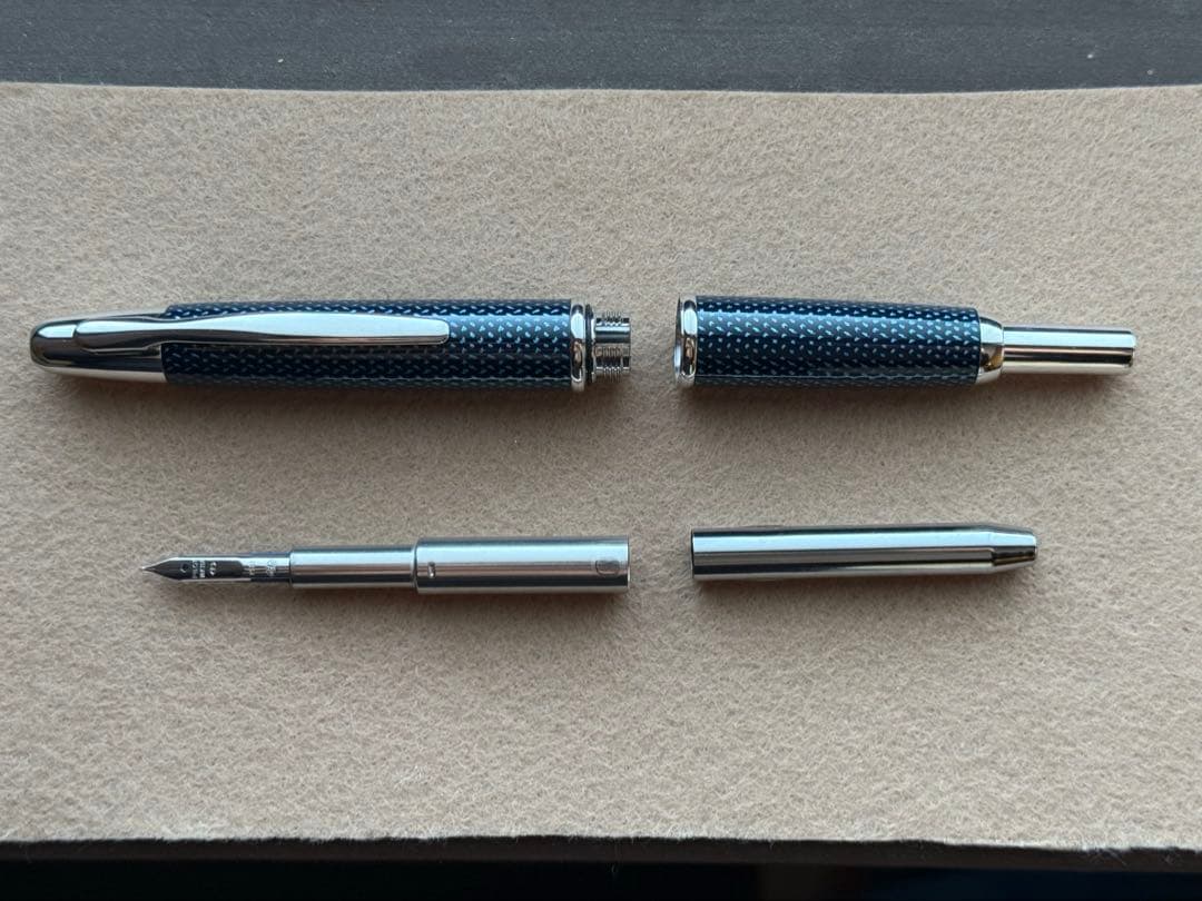 パイロットキャップレス絣・青・F細字