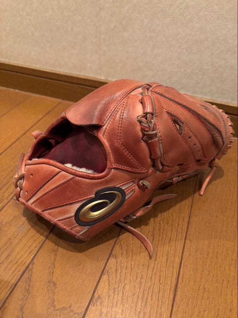 アシックスゴールドステージ投手用硬式用限定モデル