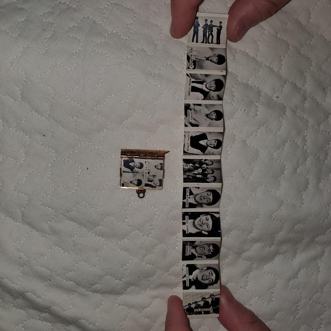Beatles グッズまとめ売り ビートルズ チャーム キーホルダー ピンバッジ