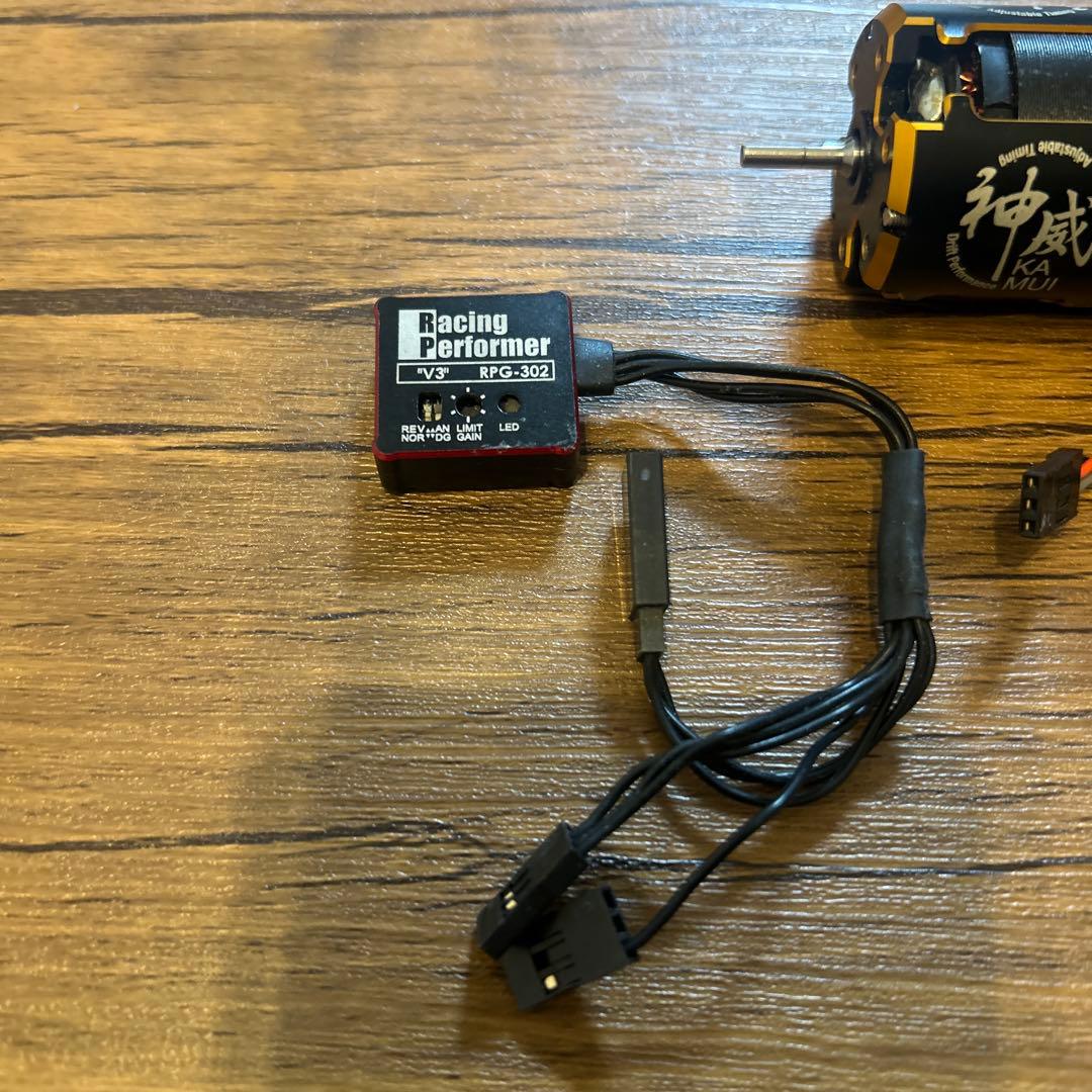 お買い得！！ 神威ブラシレスモーターとESCとジャイロの3点セット