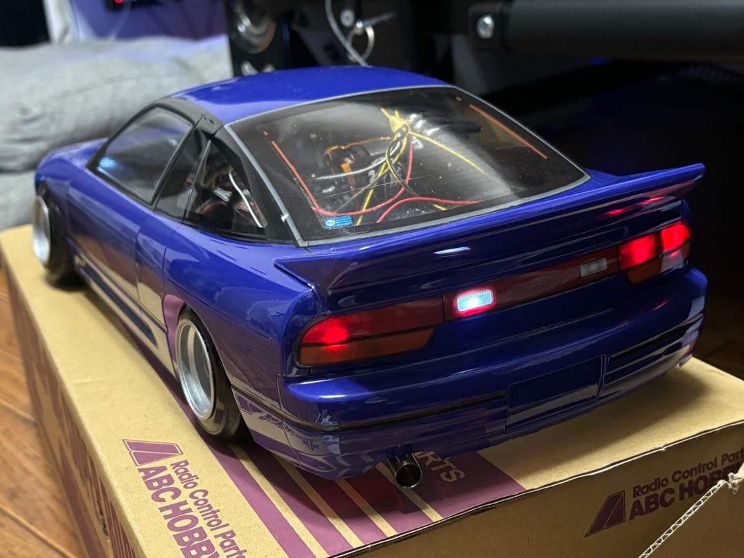 【ABCホビー】1/10RCカー用ボディ シルエイティ(おまけ程度の電飾付)