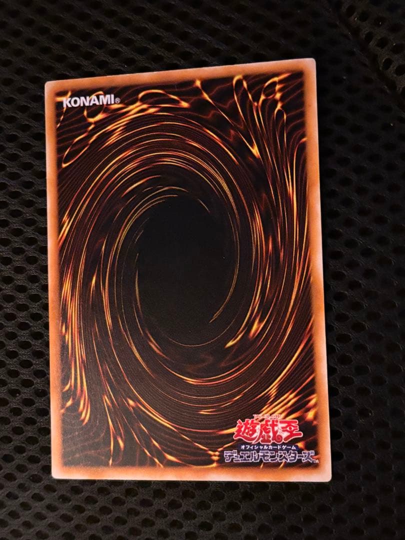 準美品　ブラック・マジシャン　レリーフ　アルティメット　遊戯王