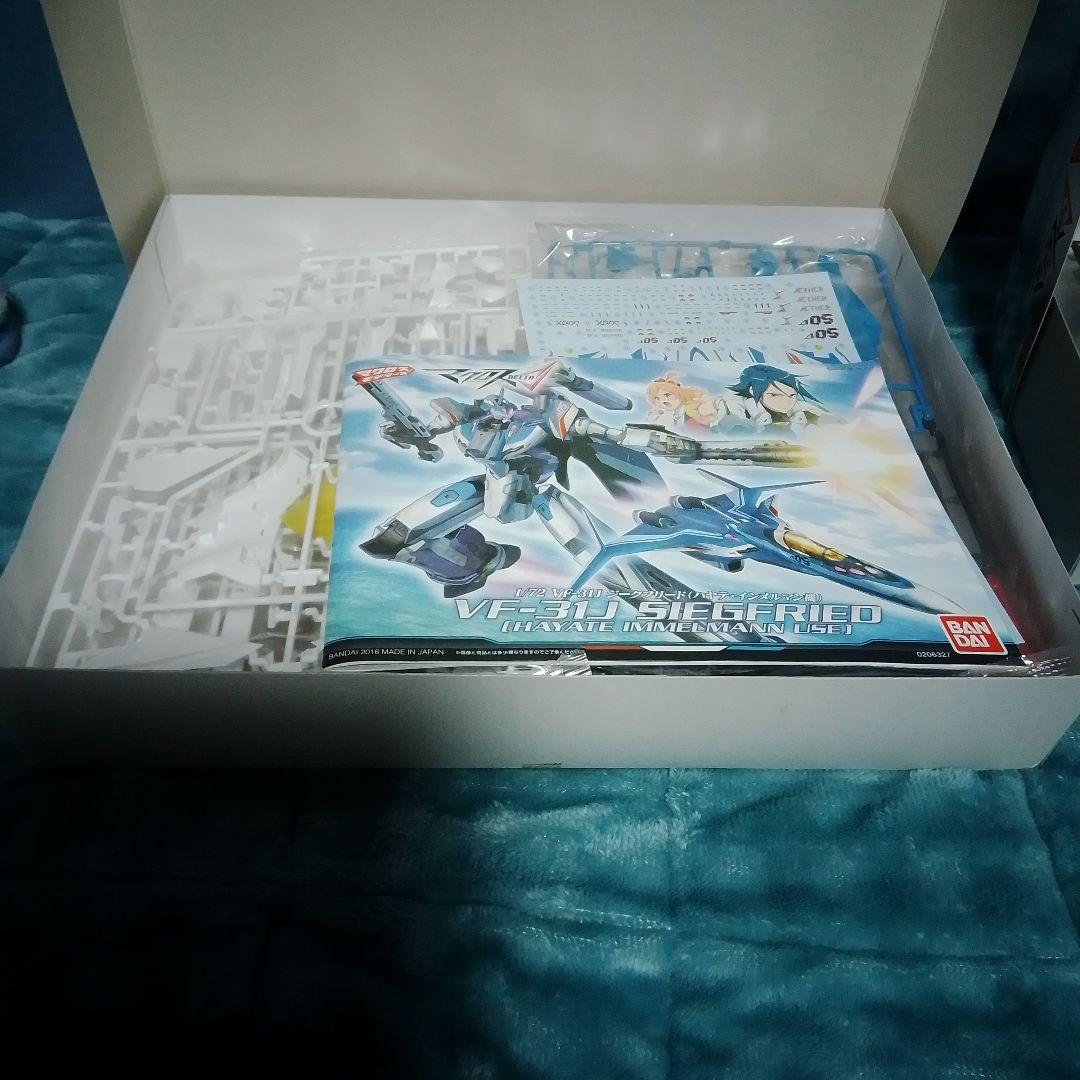バンダイ 1/72 VF-31J ジークフリード ハヤテ・インメルマン機＋対応P