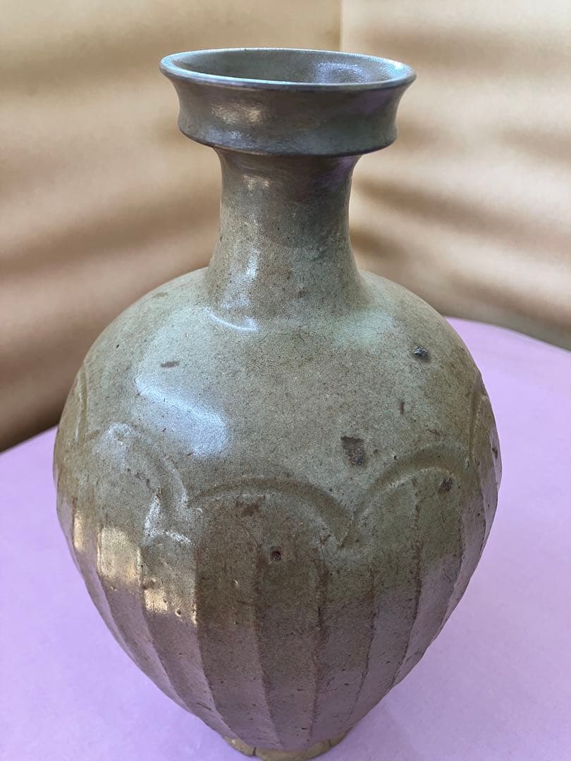 青磁鎬文花入