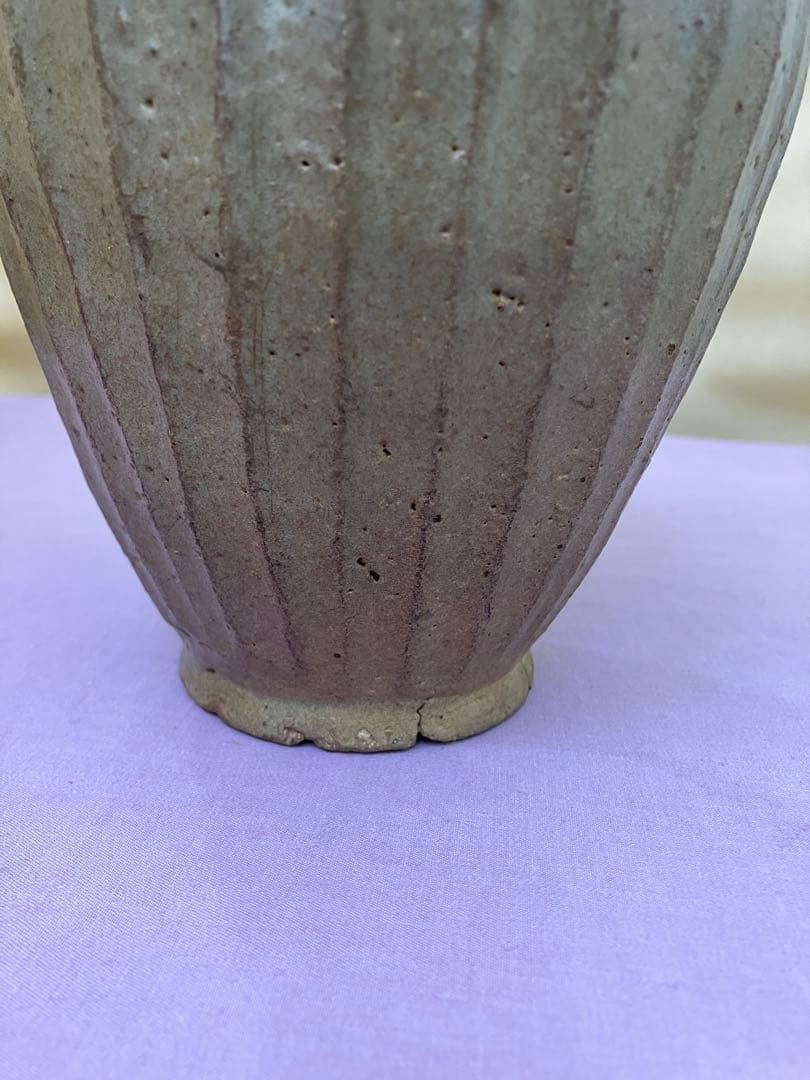 青磁鎬文花入