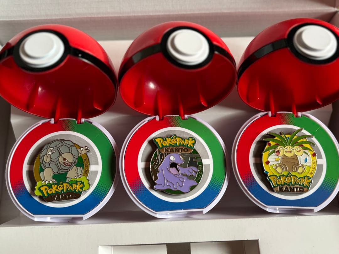 ポケパークカントーピンズ10個とプレミアムボール、シール、研究ノート、プァイル