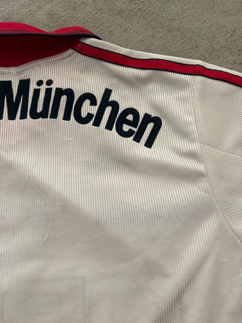 バイエルン　サッカーユニフォームadidas 90s ヴィンテージ　ユニセックス