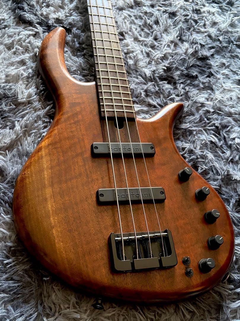 ベース Elrick Gold Series Revolution 4