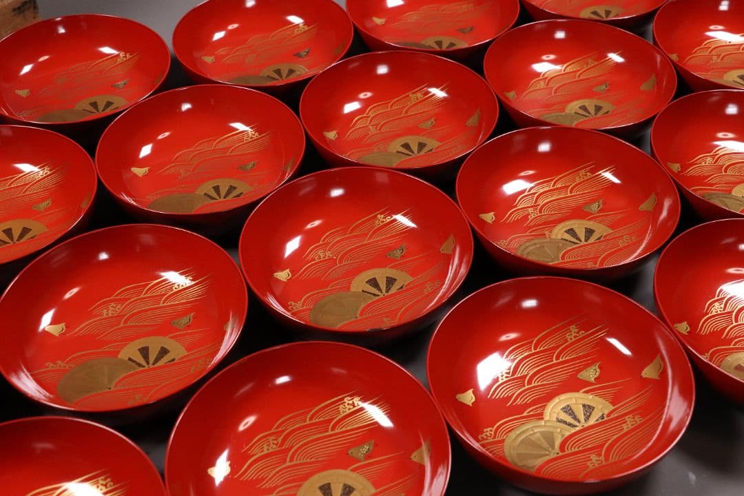 時代輪島塗 蒔絵付朱塗木皿 十九客 波千鳥 片輪車 金蒔絵 天然木【MA368】