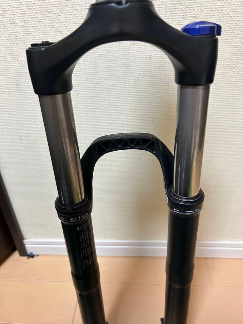 エアサスブースト規格ロックショックス