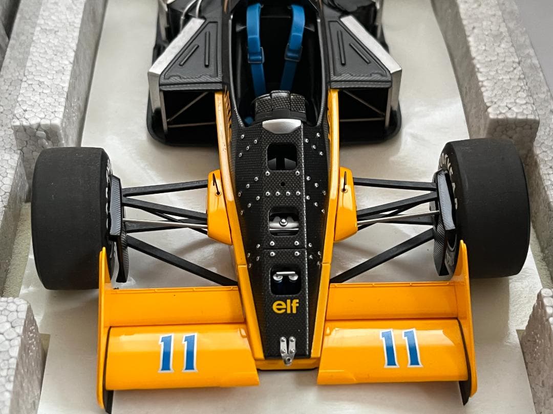 オートアート 1/18 ロータス 99T 中嶋悟 #11 箱付 88726 美品