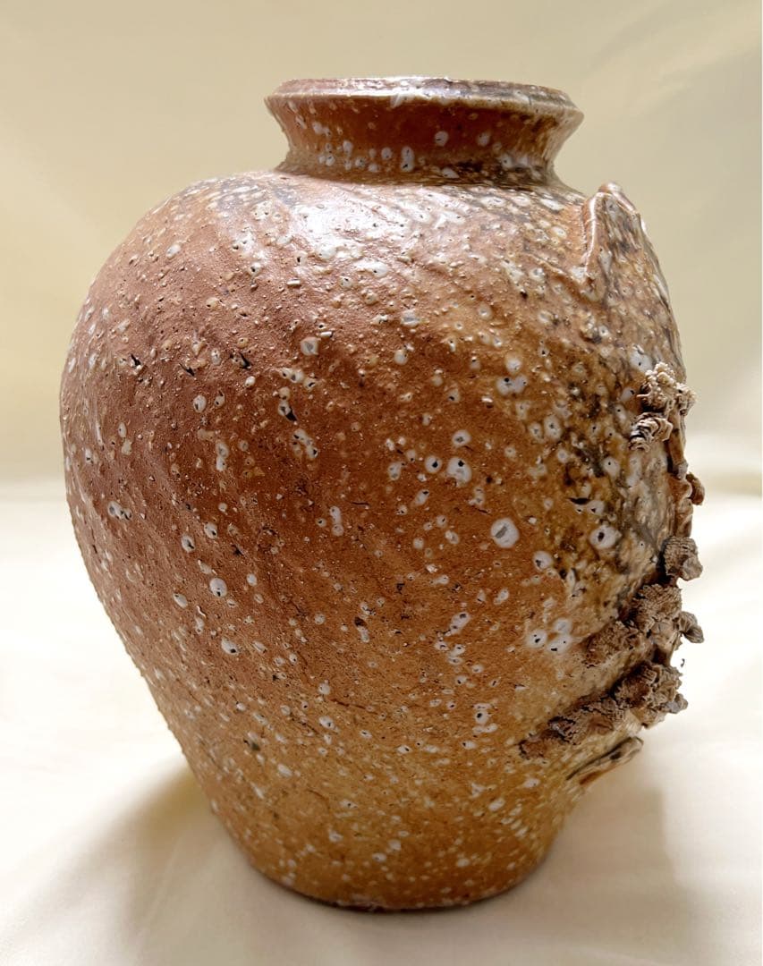 希少品　陶芸　松竹梅　山水水車人物彫　細密洞窟彫　手捻花瓶　花器　飾り壷　置物