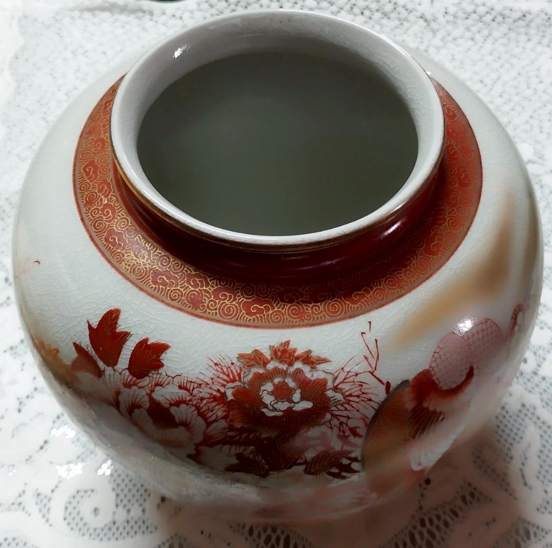 赤色の鶴と花の陶器花瓶
