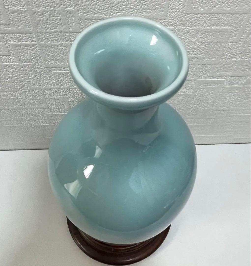 旧家蔵出し 中国 大清乾隆年製 青釉 瓶 骨董品 。