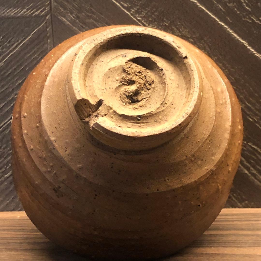 究極の美◾️蔵から焦茶色のつぶつぶした美しい雰囲気の抹茶茶碗が出て来ました。
