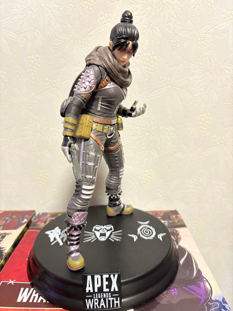Apex Legendsフィギュア　 レイス ・ブラッドハウンド【箱・ケース付】