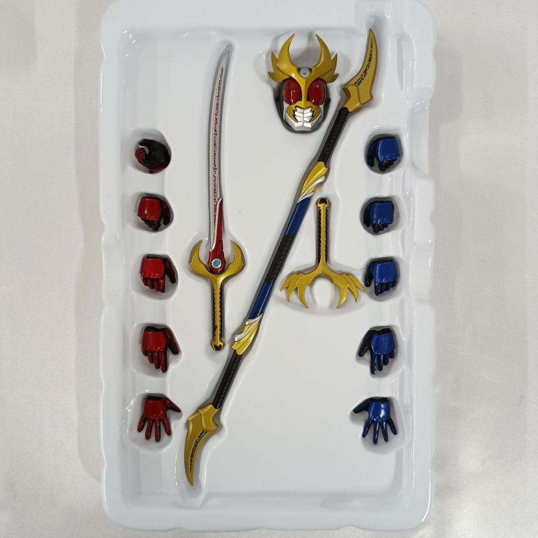 S.H.Figuarts (真骨彫製法) 仮面ライダーアギト トリニティフォーム