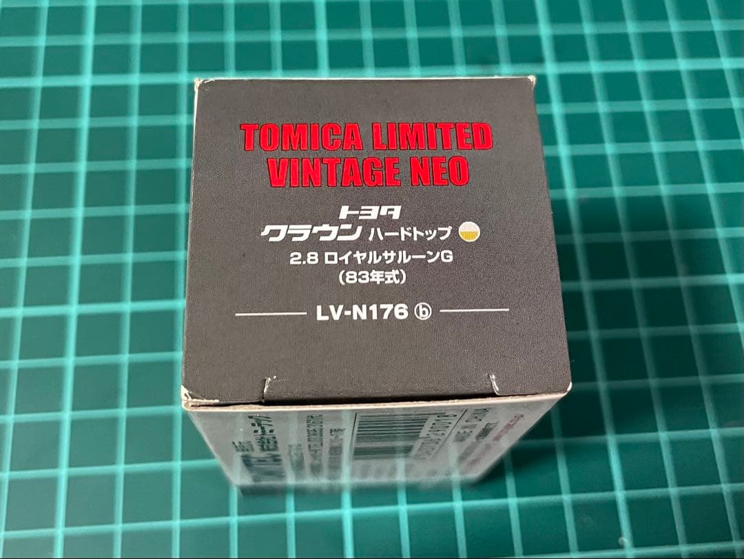 トミカリミテッドヴィンテージクラウン 2.8ロイヤルサルーンG LV-N176