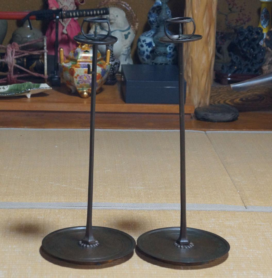 明治期 大型古銅製 桔梗座燭台 灯火器 蝋燭立 灯具一雙 蓋付小壺 銅製ハサミ付