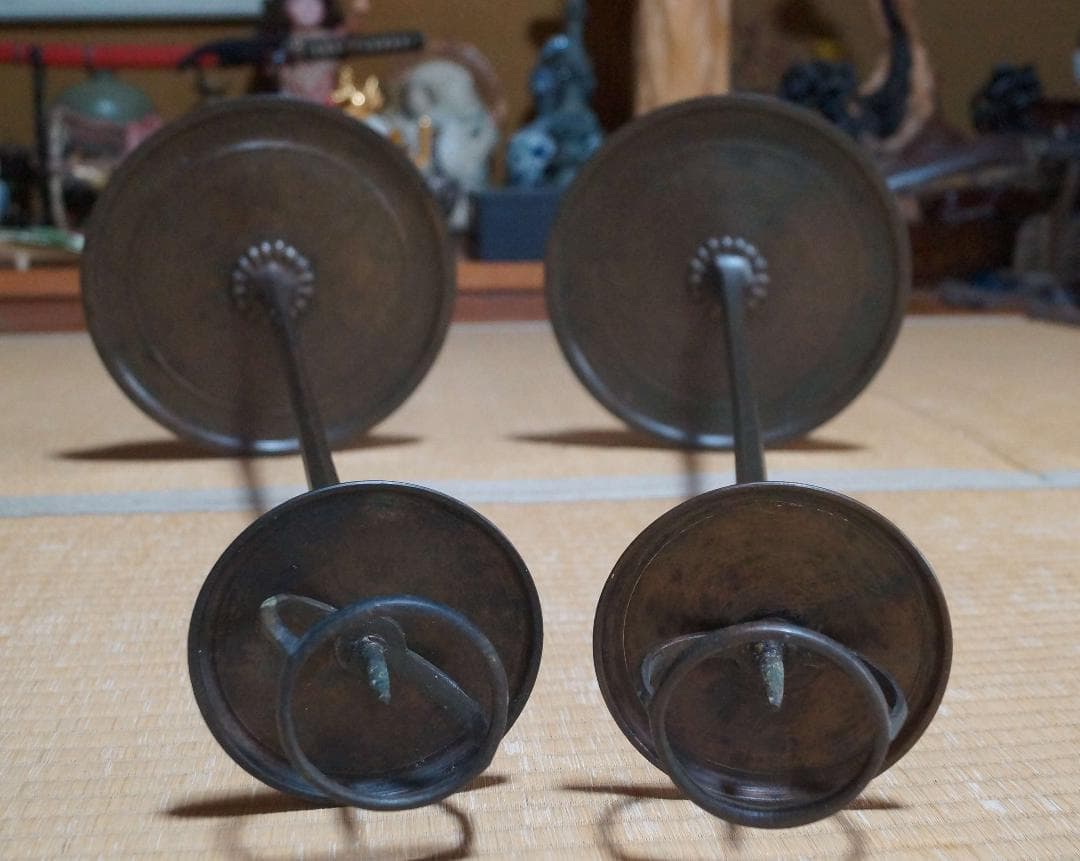 明治期 大型古銅製 桔梗座燭台 灯火器 蝋燭立 灯具一雙 蓋付小壺 銅製ハサミ付