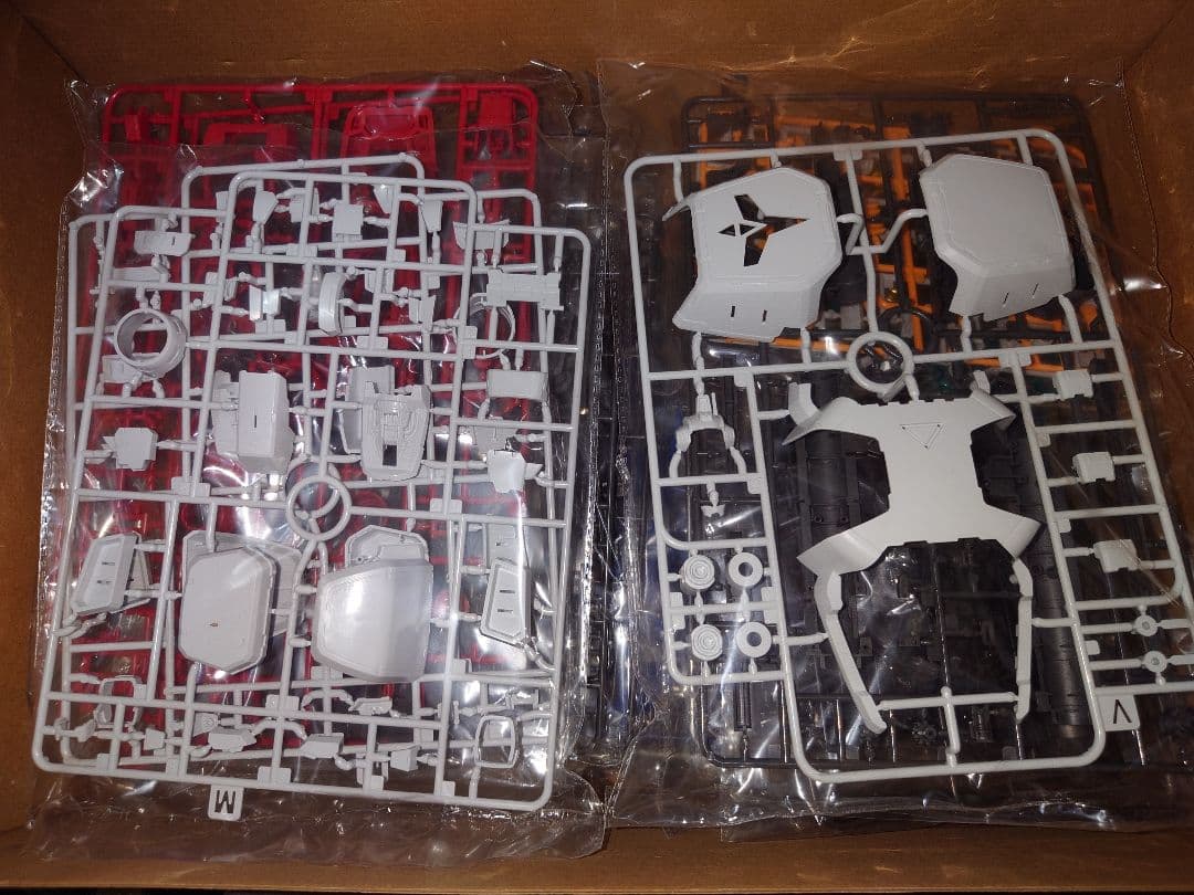 SOLOMON1/100GP-02Aサイサリス＋MLRS+クリアパーツ新品未組立