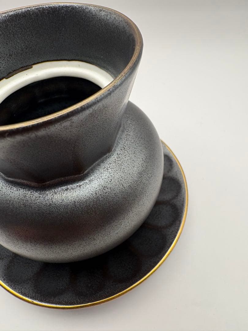 作家物 受け皿付き 陶印あり 黒釉 金縁 和モダン 茶器