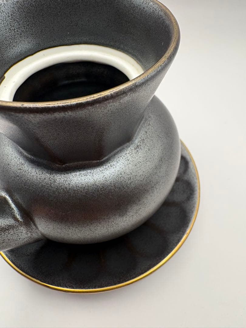 作家物 受け皿付き 陶印あり 黒釉 金縁 和モダン 茶器