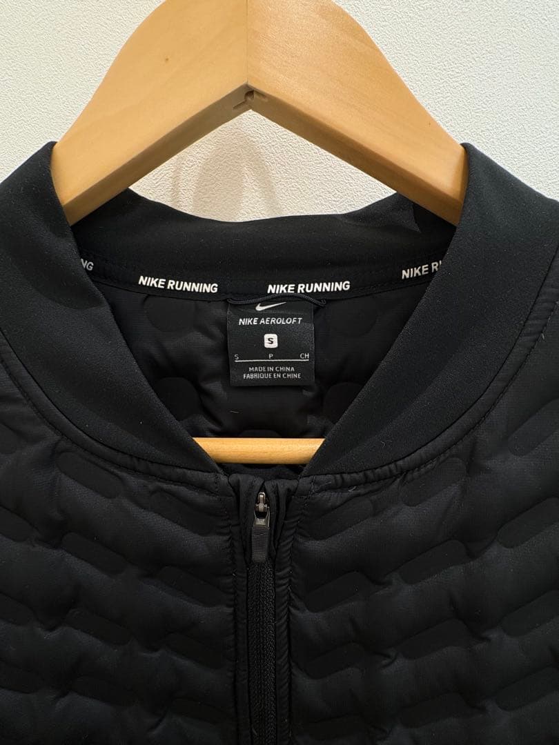 【美品】Nike running Aeroloft ブラック S サイズ　ダウン