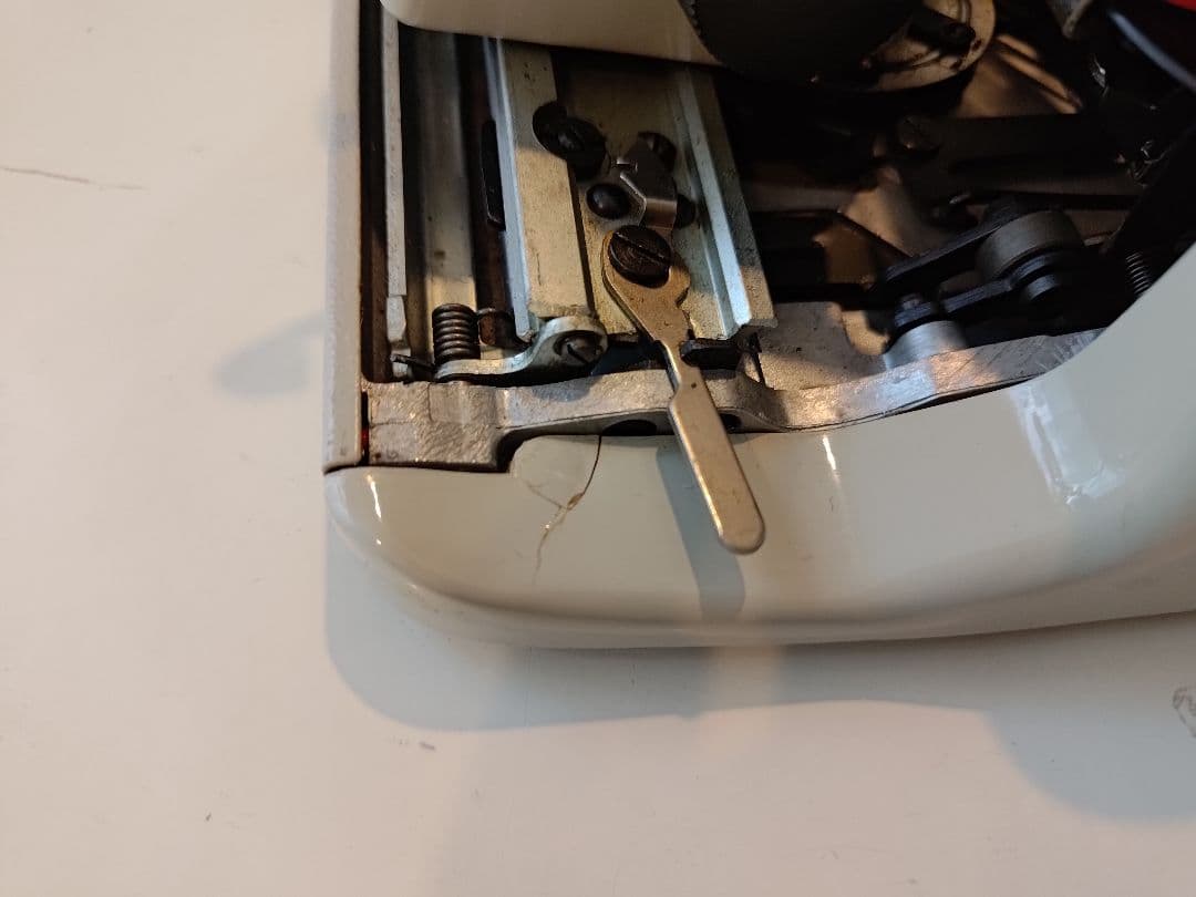 【完動品】TRIUMPH Tippa タイプライター（ドイツ製）ケース付き