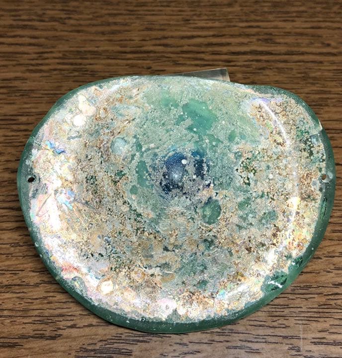 手のひらサイズ、ローマングラス　ボトル片