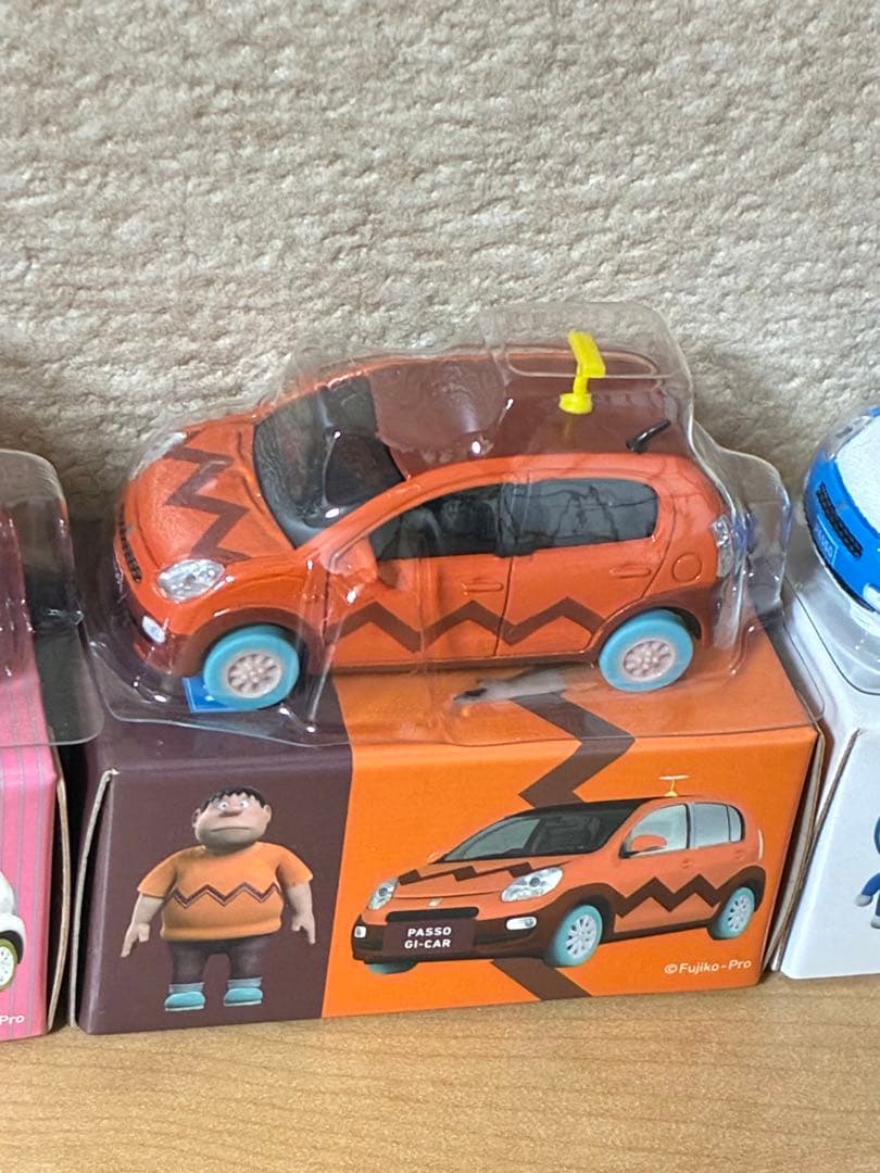 トヨタ　ドラえもん　ノア NOAH プルバックミニカー　パッソ　PASSO