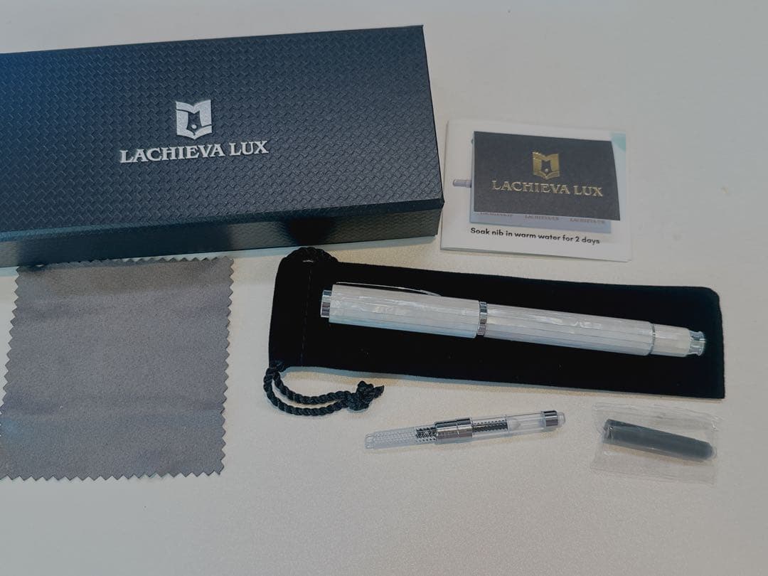LACHIEVA LUX マザーオブパール万年筆 ドイツ製のファインニブ付き