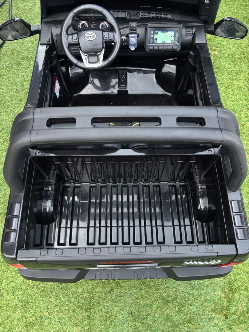 専用【値下げ】4WD 乗用玩具乗用ラジコン トヨタ ハイラックス 2人乗り